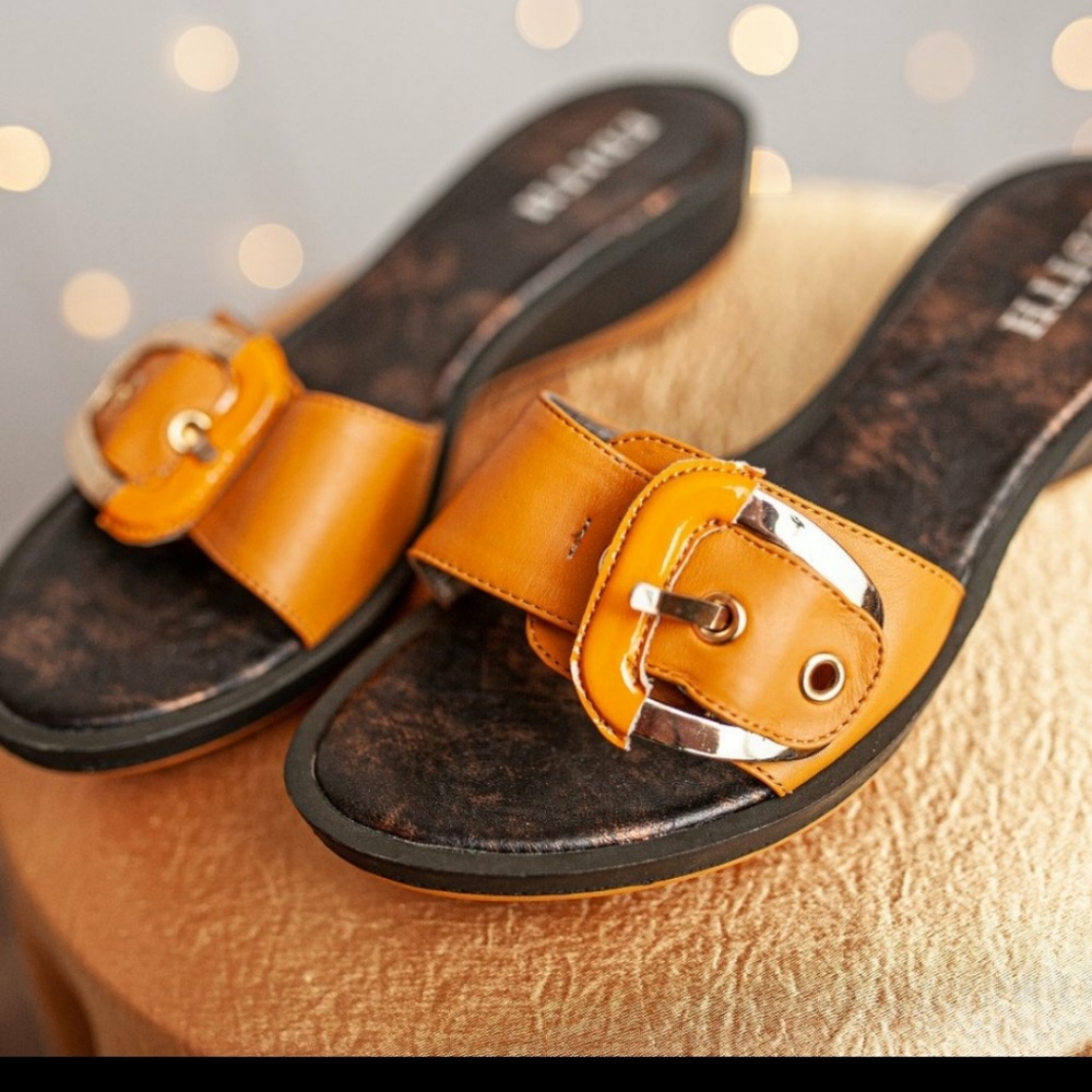 Leather sandals size 10